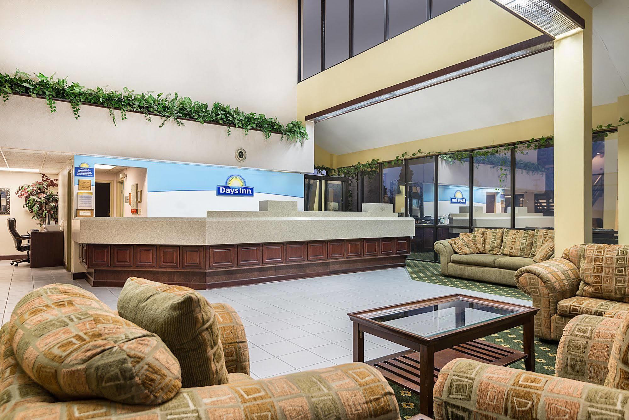 Days Inn By Wyndham Indianapolis Northeast Экстерьер фото